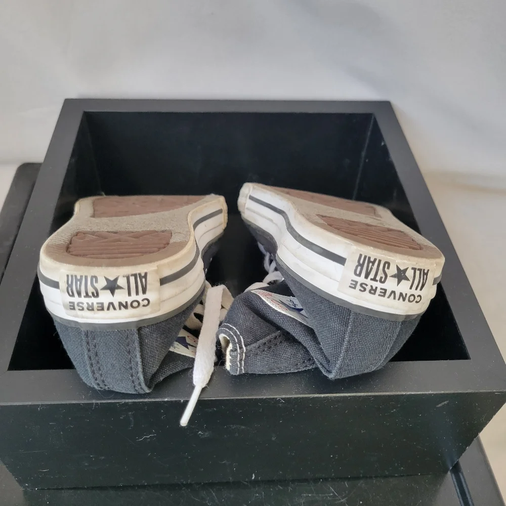 Converse Chuck Taylor All Star High Top Unisex Kids Sneakers Youth 2.5‎